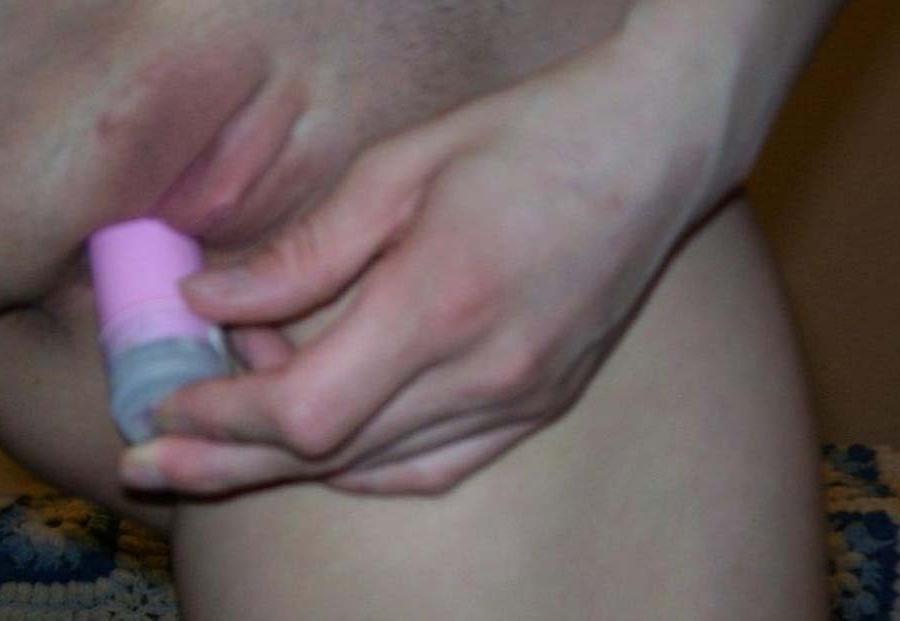12P Stretching her pink pussy with a dildo