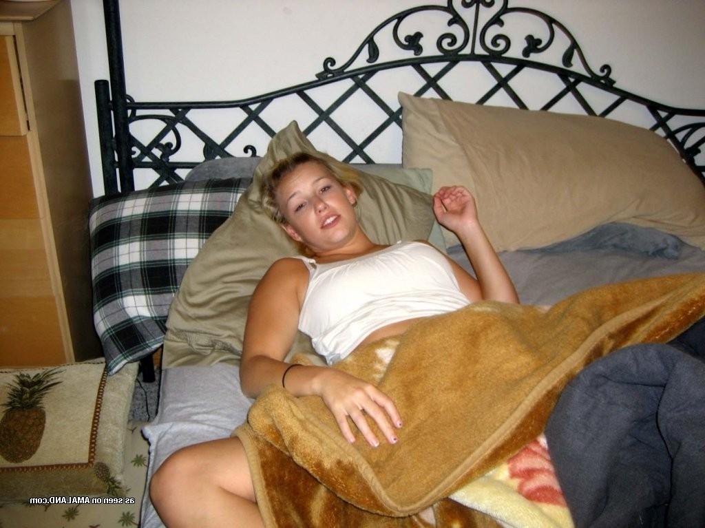 15P Amateur girlfriend shows cute ass in homemade pics