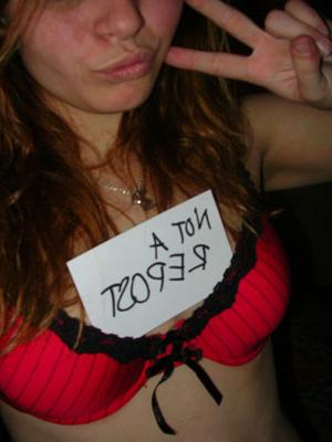 10P Bestial girlfriend slides fingers in pussy in homemade pics