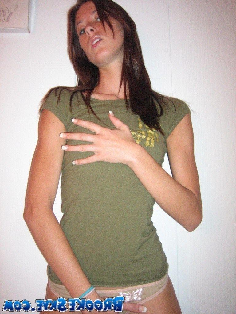 12P Brooke shows off her faboulous teenage body