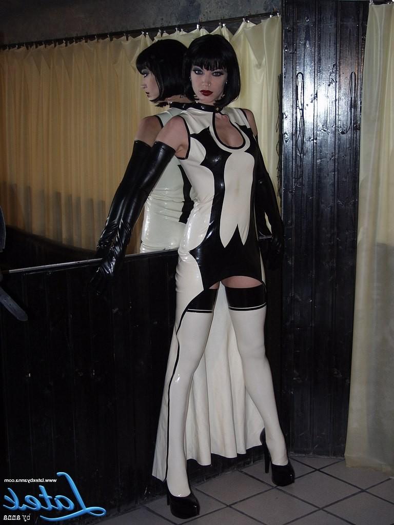 11P hot dominatrix in latex with a whip