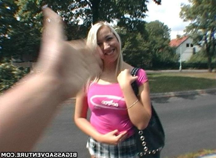 16P a street lovely bitch fucked by a stranger in sofa