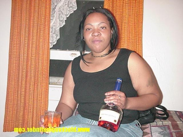 15P Big Black Hoe Strips While Drinking Liquor