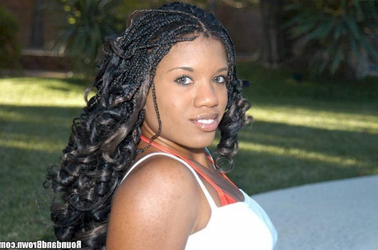 15P Ebony babe with round booty posing