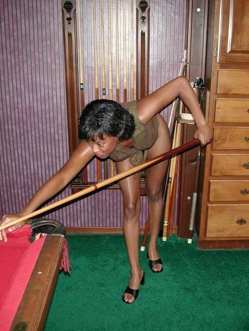 15P Ebony babe showing her phat brown booty