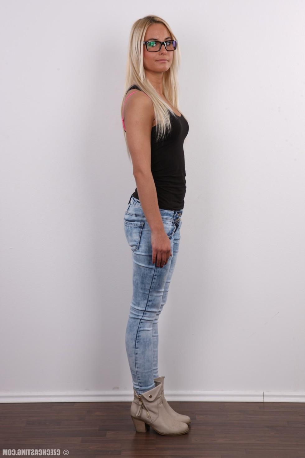 15P Sexy teen poses in these casting pics