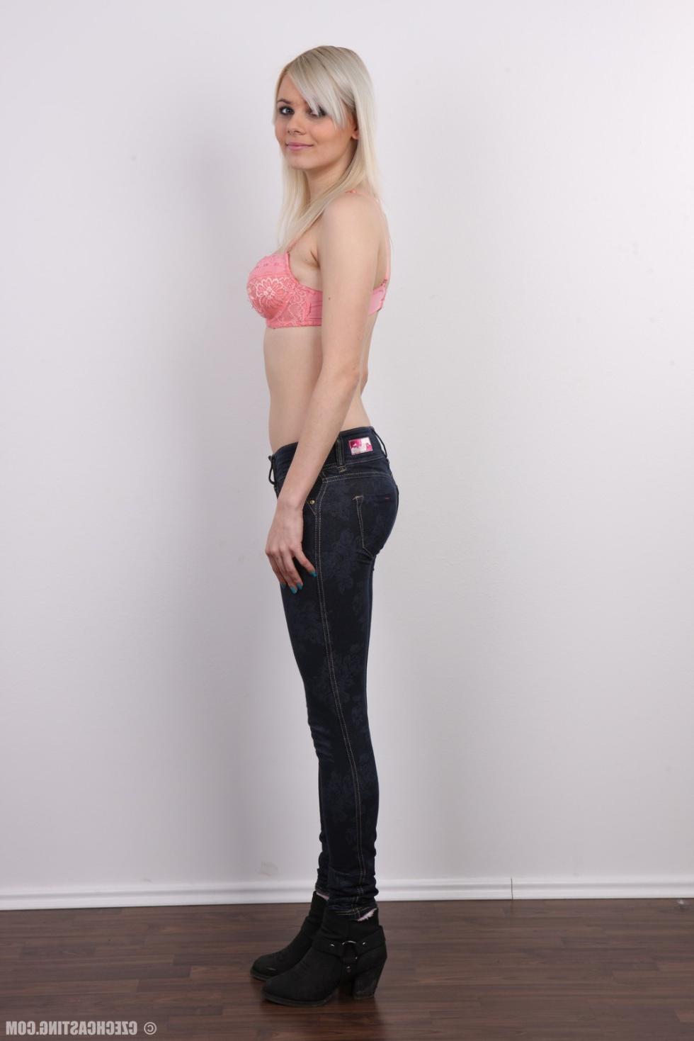 15P Cute blonde teen in casting nude pics