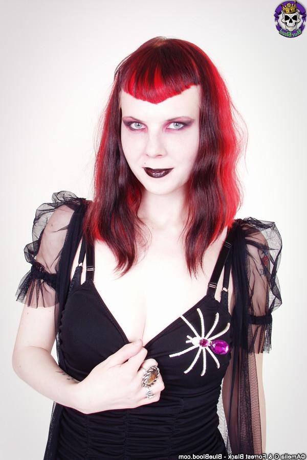 15P Ghostly Goth Szandora Shaved Bare and Undressed