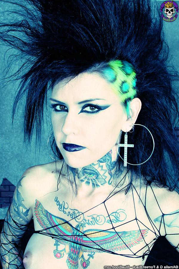 15P Tattooed Superstar Malice McMunn Shows Off her Skilled Body