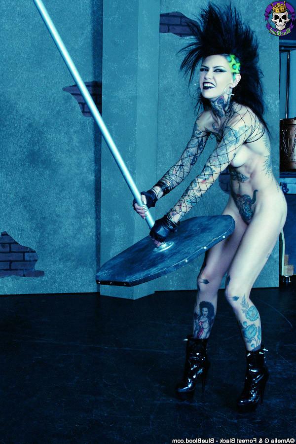 15P Tattooed Superstar Malice McMunn Shows Off her Skilled Body