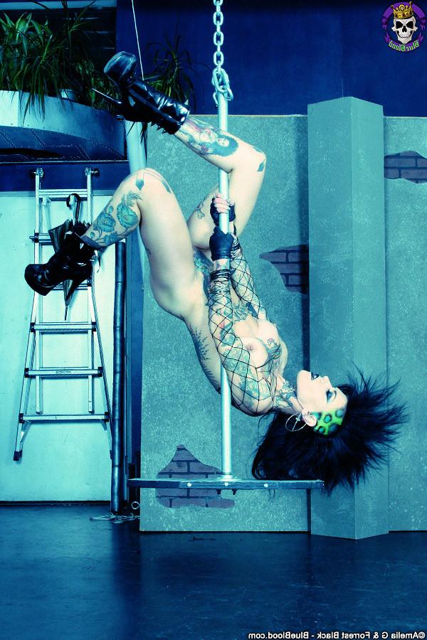 15P Tattooed Superstar Malice McMunn Shows Off her Skilled Body
