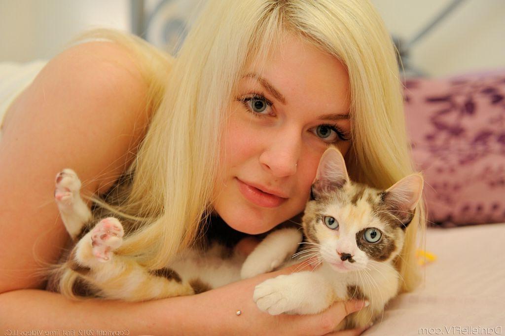 15P Danielle FTV busts out her big boobs for her kitten