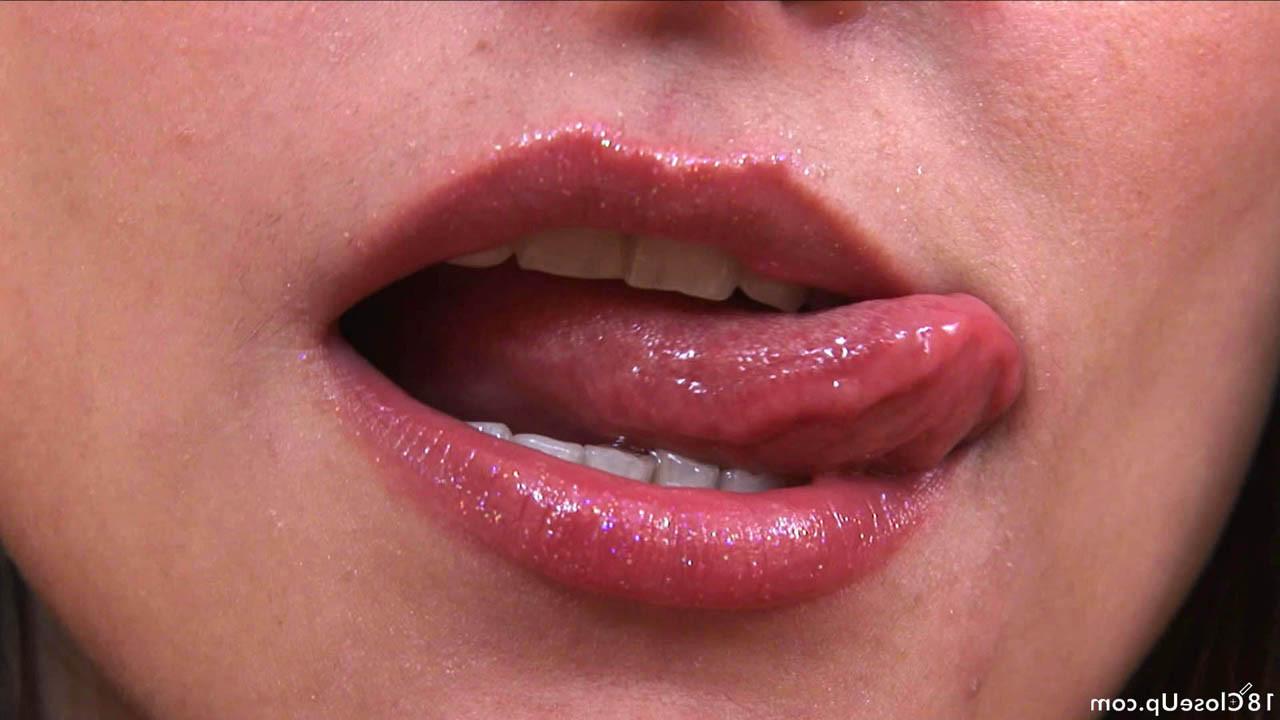 12P Eighteen Year Old Tatiana Strips and Gets Explored in Close Up