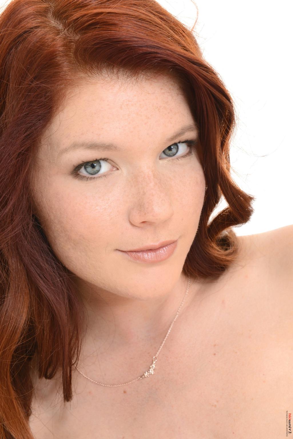 15P Redhead Mia Sollis stripping