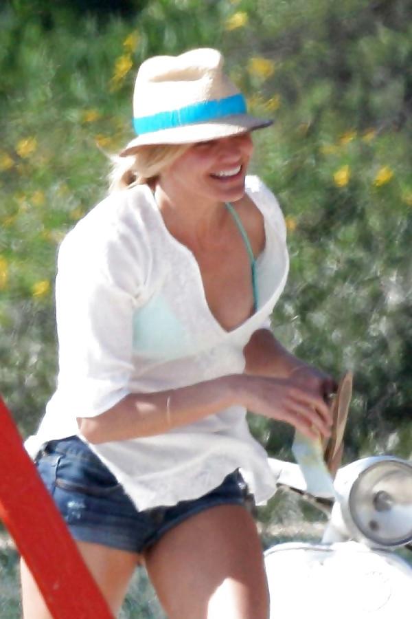 25P Celebrity upskirt DB nip slips Ect...........