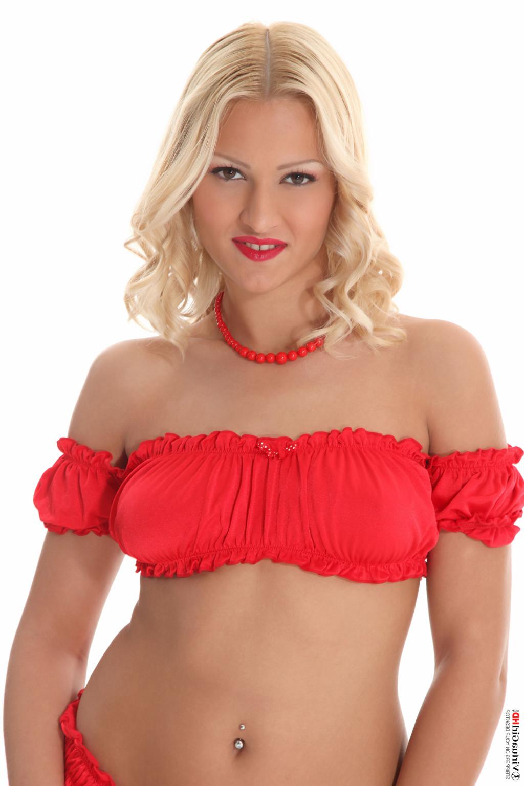15P Stop watching pictures and get Cherry Kiss stripping on your desktop