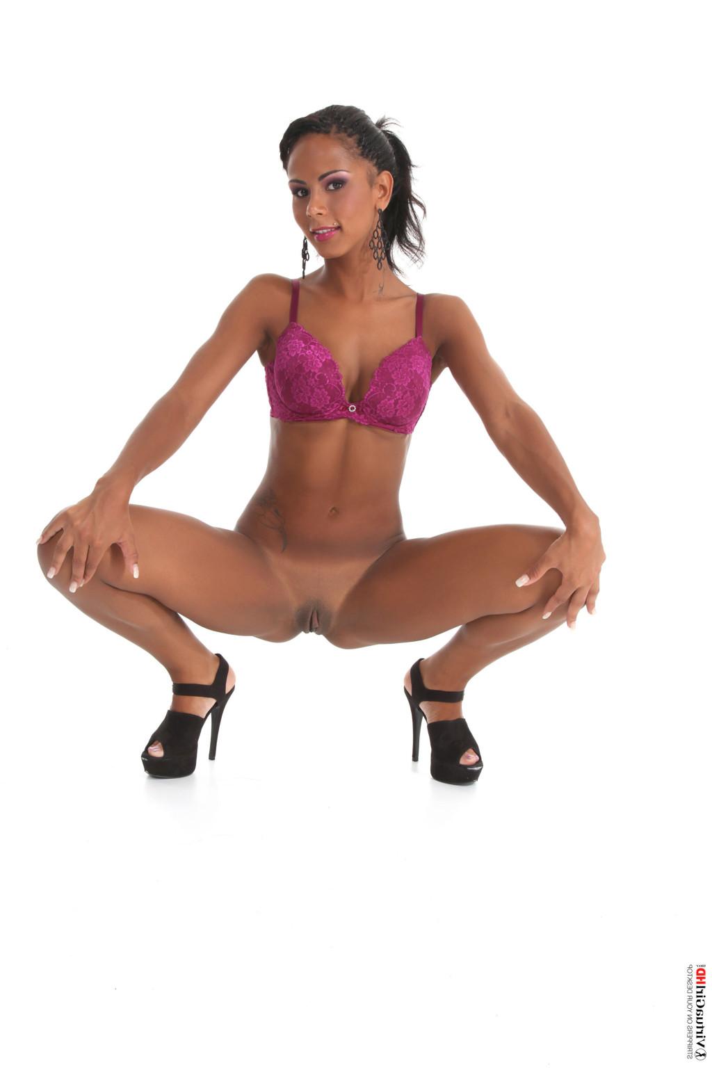 15P Stop watching pictures and get Isabella Chrystin stripping on your desktop