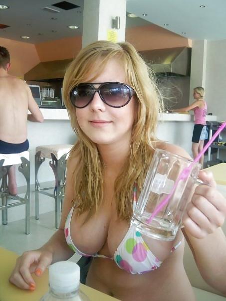 10P Big boobs in bikini 6