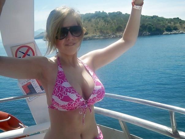 10P Big boobs in bikini 6
