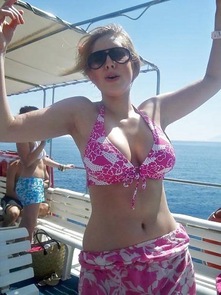 10P Big boobs in bikini 6
