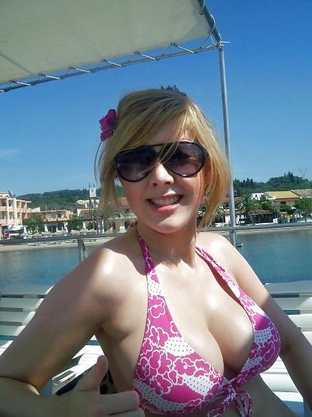 10P Big boobs in bikini 6