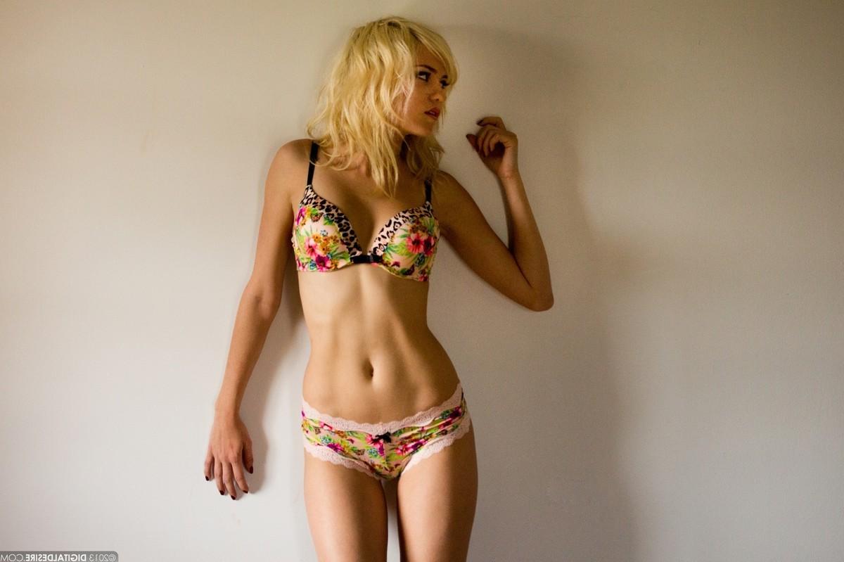 15P Gorgeous petite teen babe Chloe Foster posing in softcore pictures