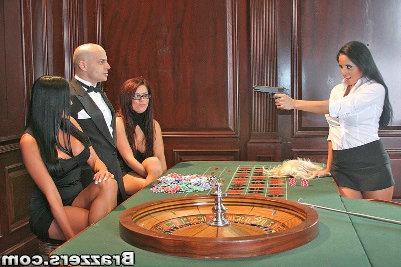 15P Three busty pornstar goddesses fucking double O English big fat cock