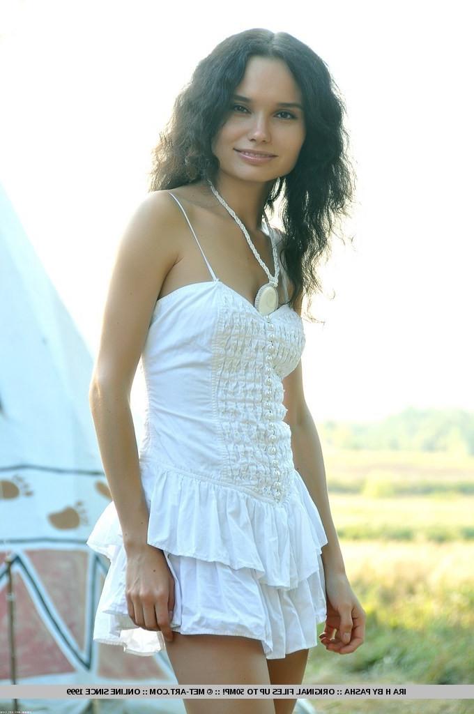 15P Gorgeous hairy exotic babe Ira posing in outdoor nude art photos