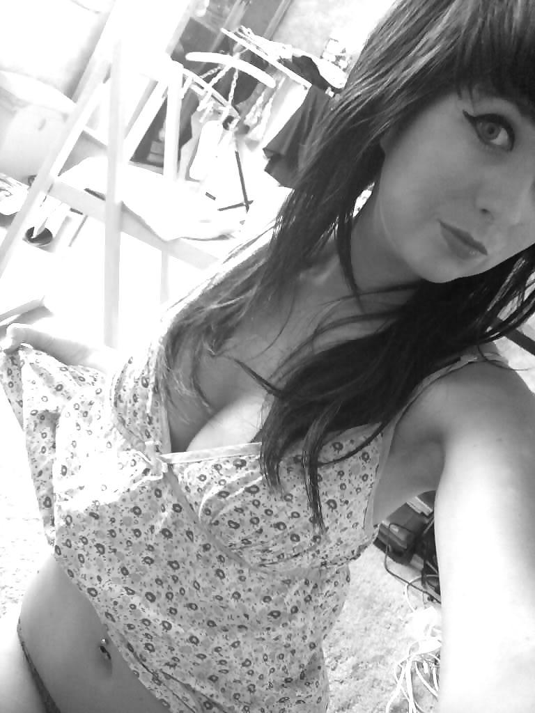 13P Sexy Emo-Babe