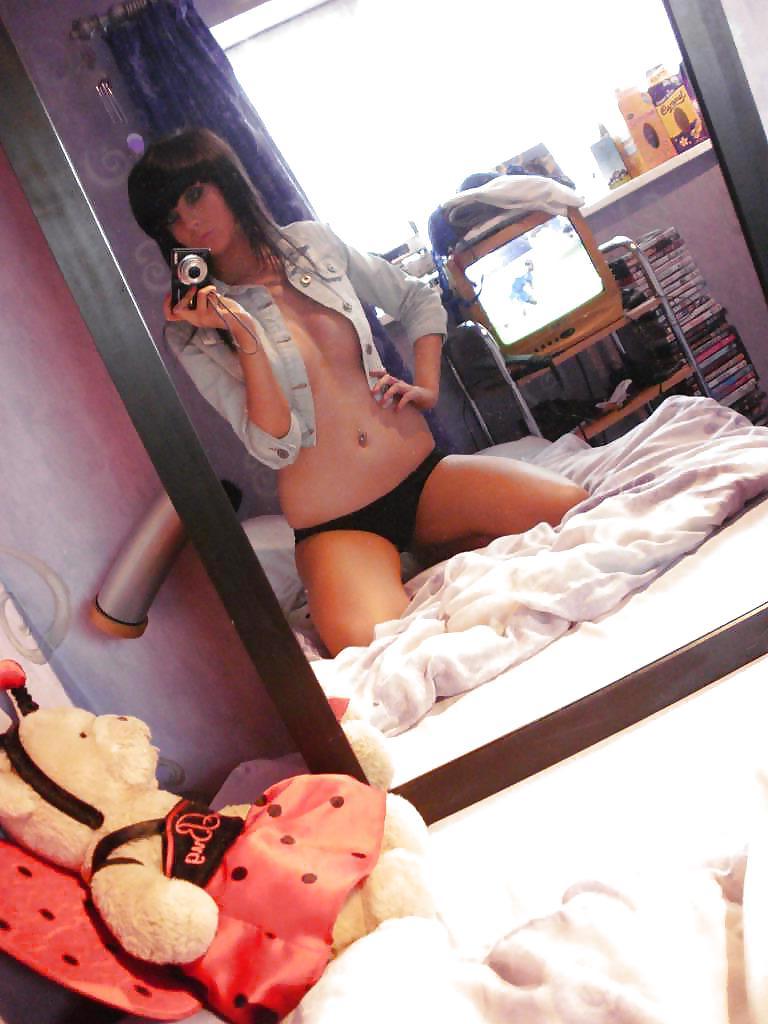 13P Sexy Emo-Babe