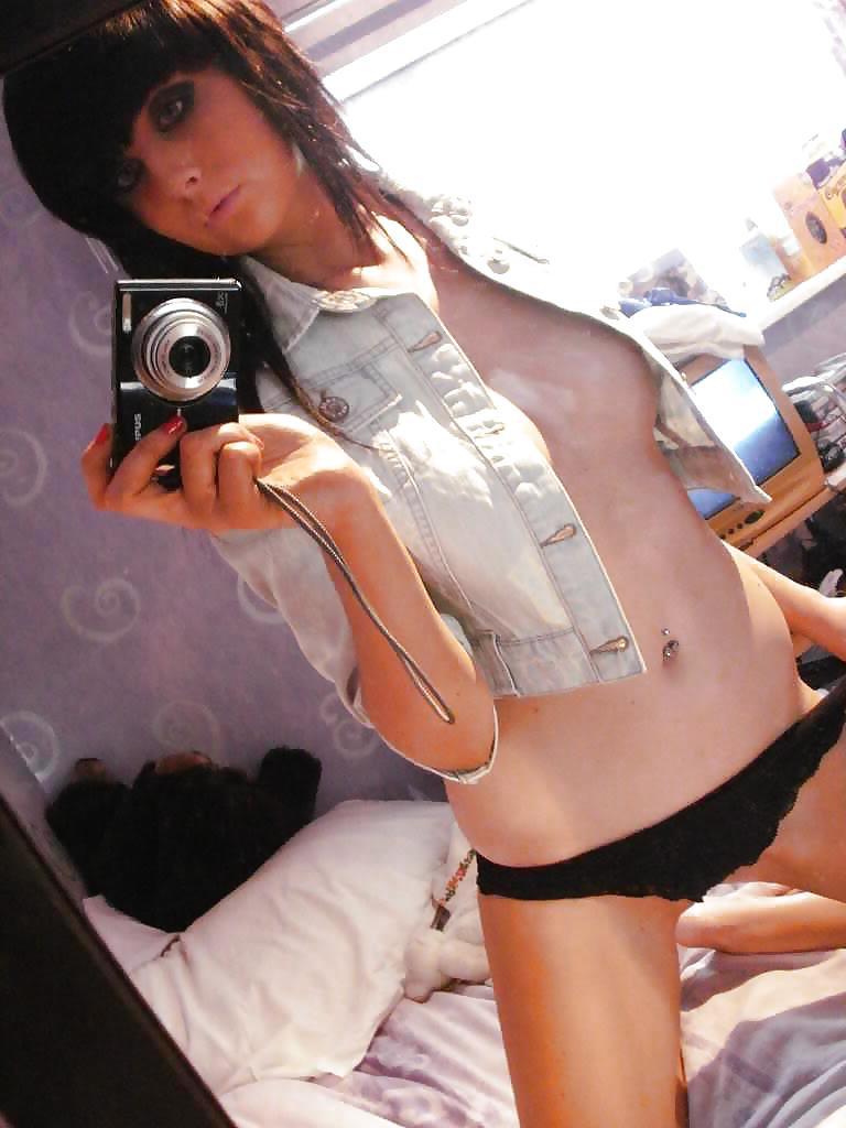13P Sexy Emo-Babe