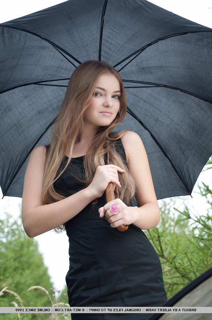 15P Tiny erotic teen babe posing in outdoor nudes