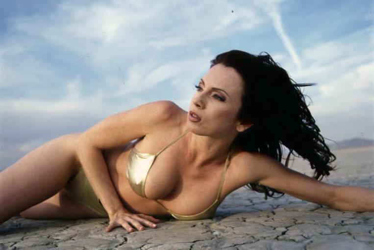 16P Sexy pornstar Traci Lords up close and personal