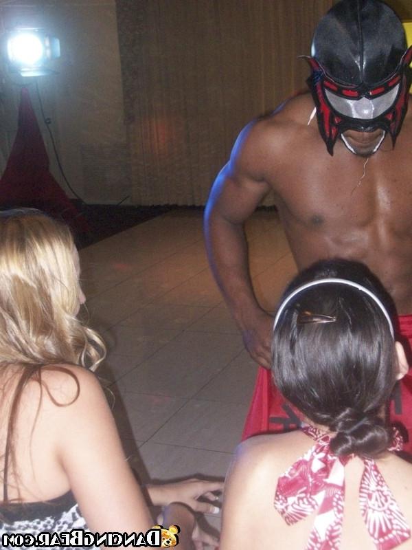 16P Dozens of amateur babes give head on the hardcore party