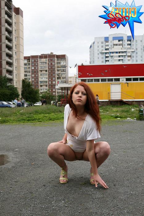 16P Bitch flashes tits and pussy in the street