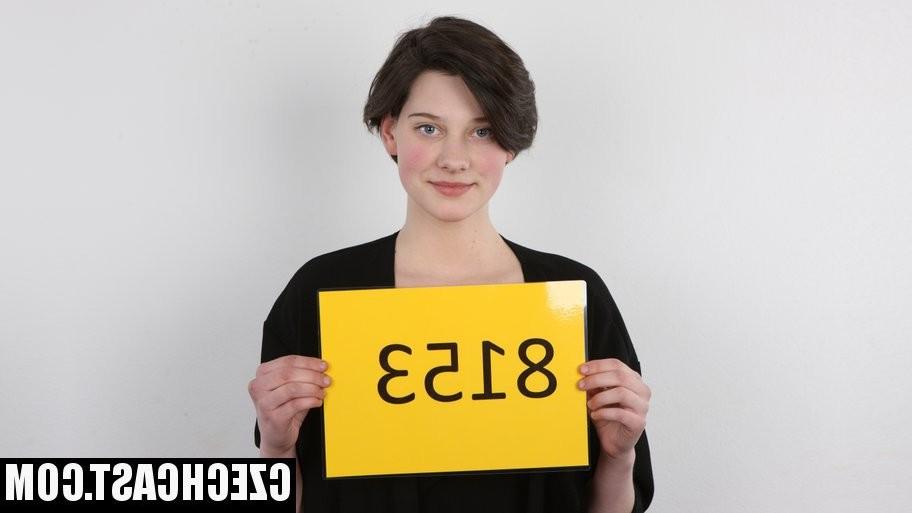 12P Anna sexy tschechisches Casting-Girl zieht sich beim Porno-Vorsprechen nackt aus