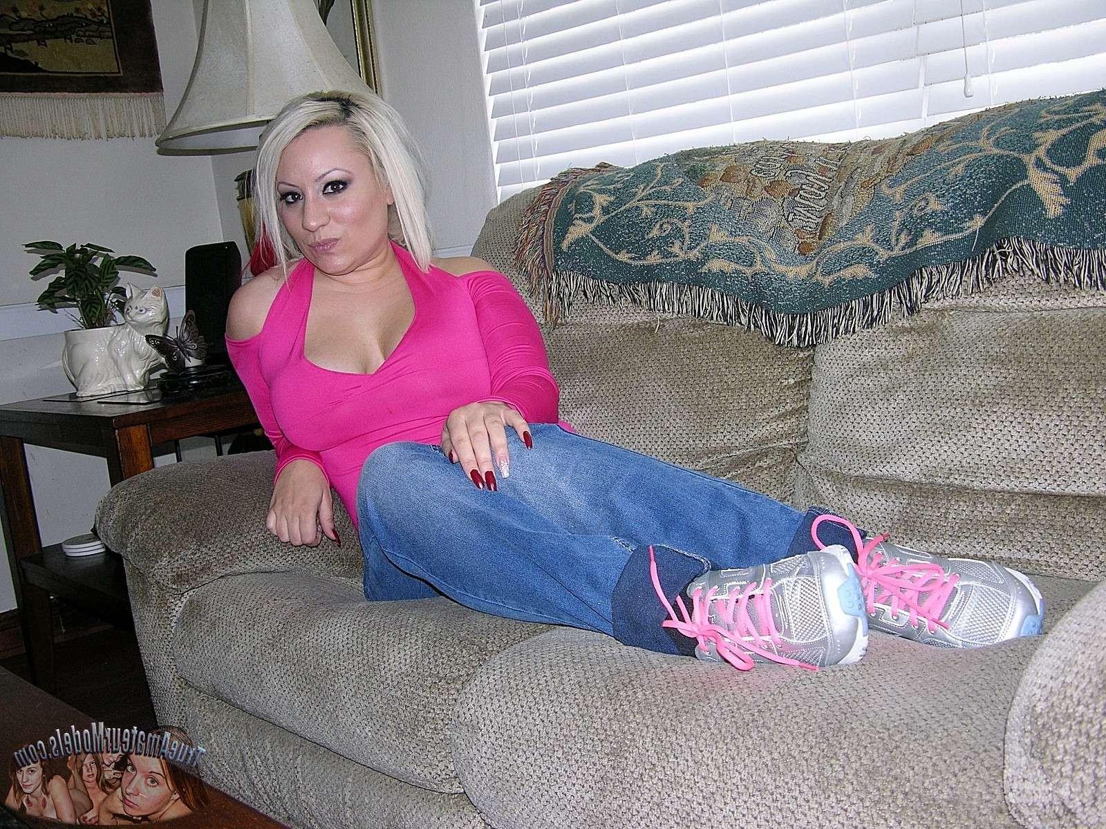 16P Blonde BBW babe with a plump thick ass modeling nude