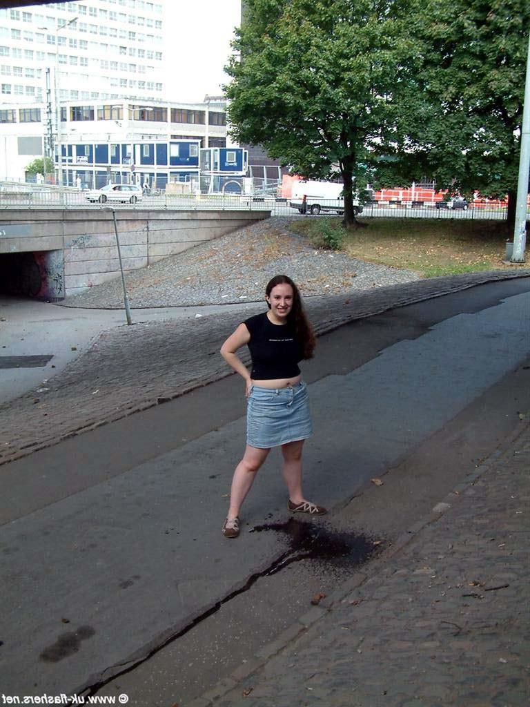 15P Nimue Allens public pissing and flashing