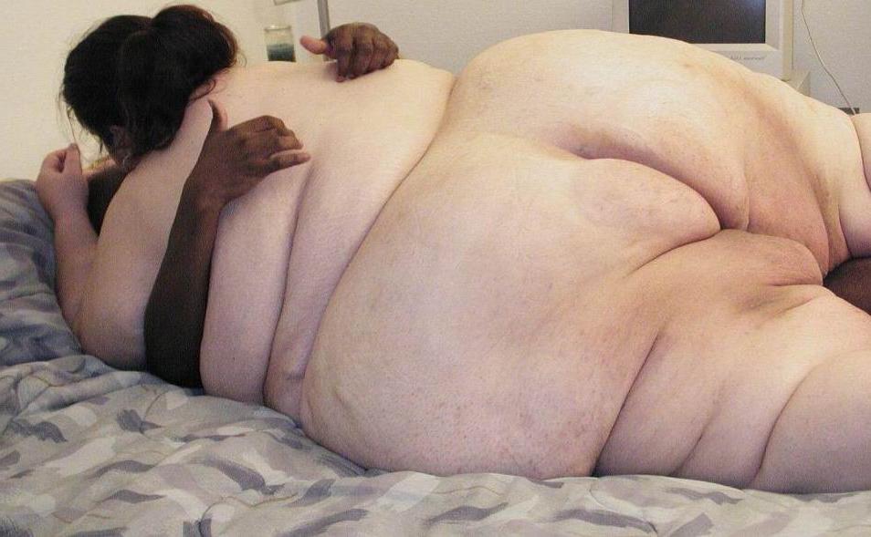 15P Super sized ladies posing and in actions
