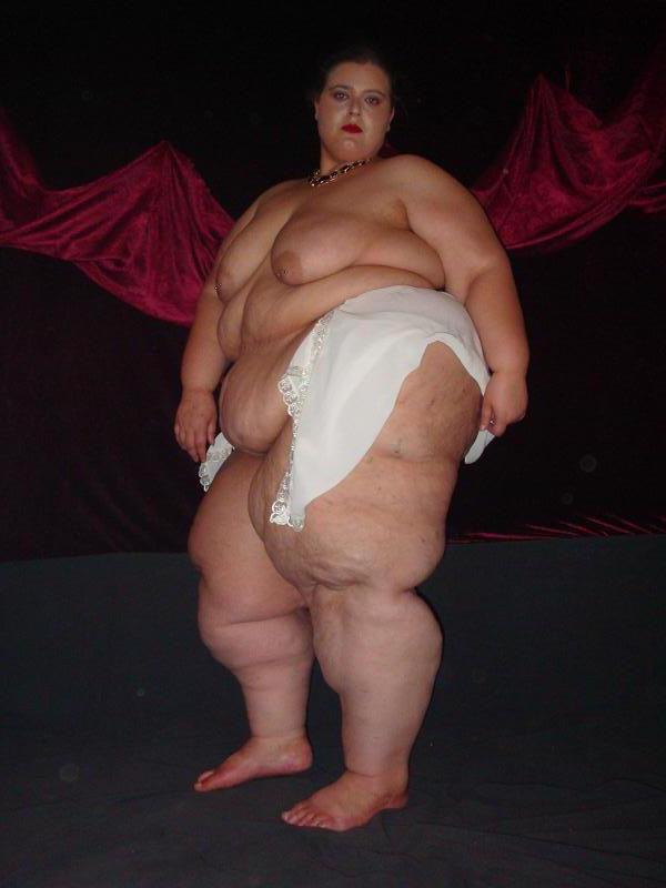 12P Very fat young babe posing nude