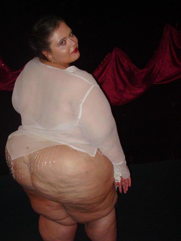 12P Very fat young babe posing nude