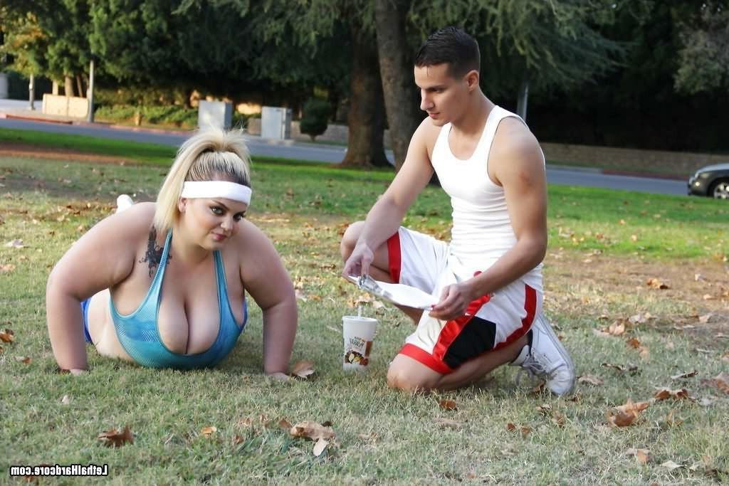 16P Busty fat Sashaa Juggs giving a blowjob and getting dicked