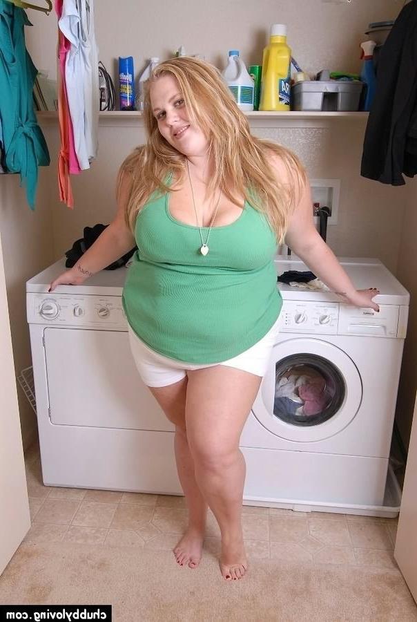 16P Fat blonde Christina Curves gets nasty in laundry