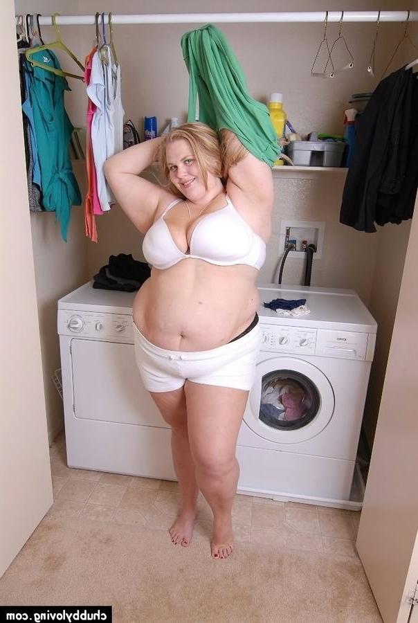 16P Fat blonde Christina Curves gets nasty in laundry