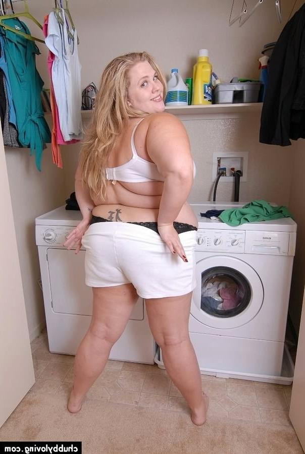 16P Fat blonde Christina Curves gets nasty in laundry