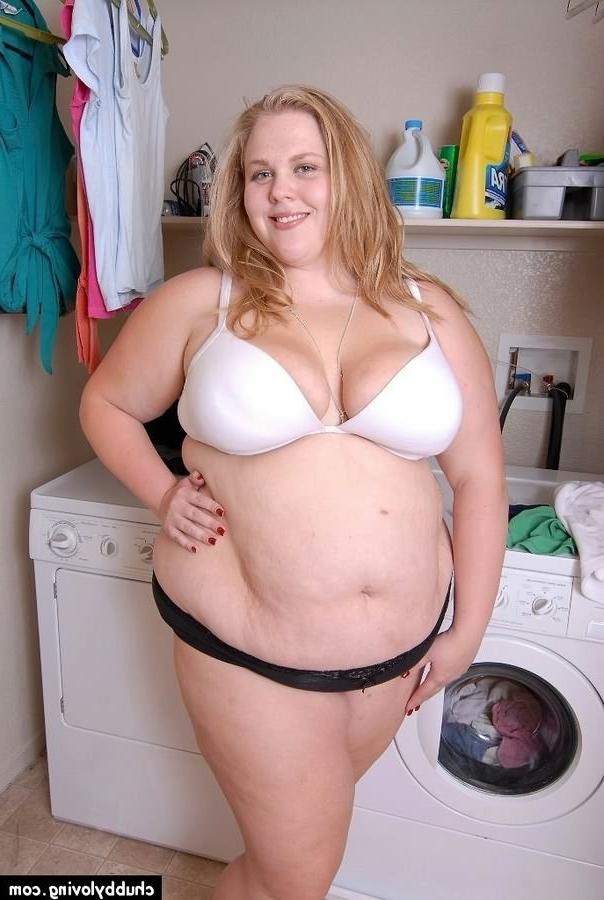 16P Fat blonde Christina Curves gets nasty in laundry
