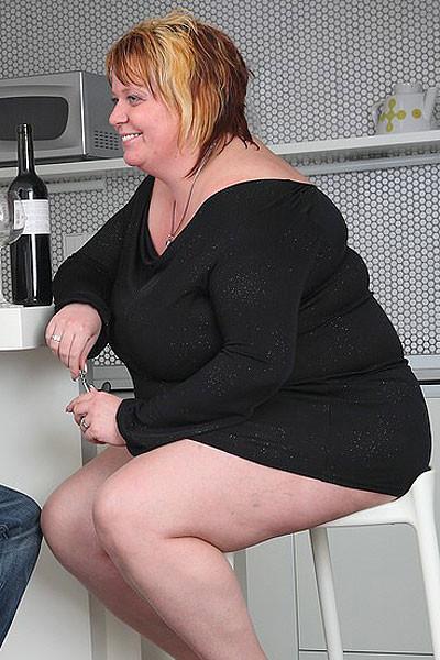 12P She picks up the young man and takes him home, away from his GF, to have BBW sex