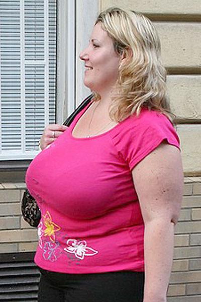 12P She burglar feels up her BBW tits, gets a blowjob, and ends up screwing her wet 