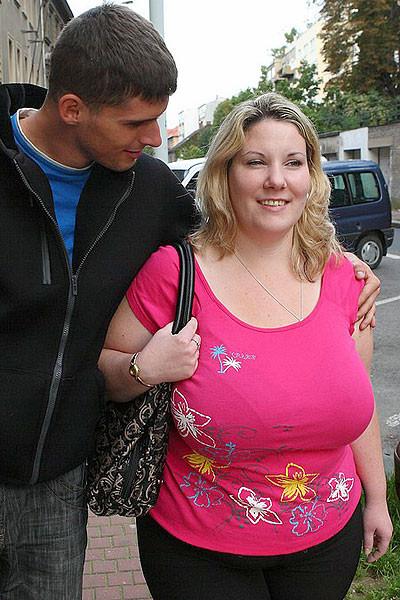 12P She burglar feels up her BBW tits, gets a blowjob, and ends up screwing her wet 