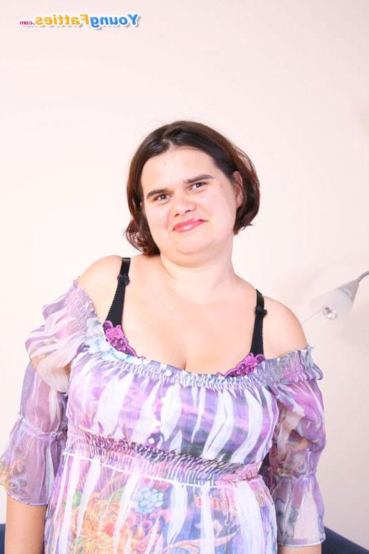 12P Plus-size candy bares boobs and pussy without shame